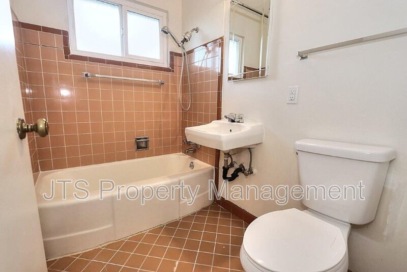Updated Upstairs 1 Bedroom Across the Street from UC Davis! property image