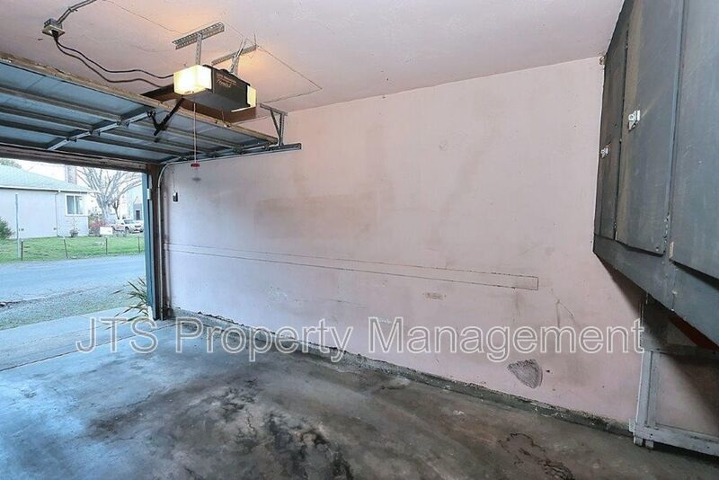 Updated Upstairs 1 Bedroom Across the Street from UC Davis! property image