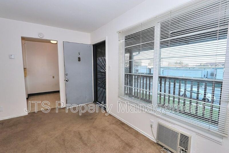 Updated Upstairs 1 Bedroom Across the Street from UC Davis! property image