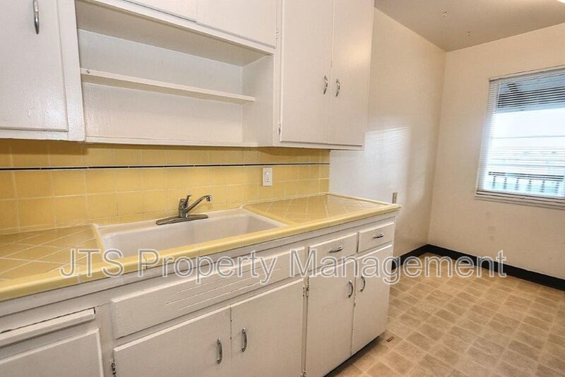 Updated Upstairs 1 Bedroom Across the Street from UC Davis! property image