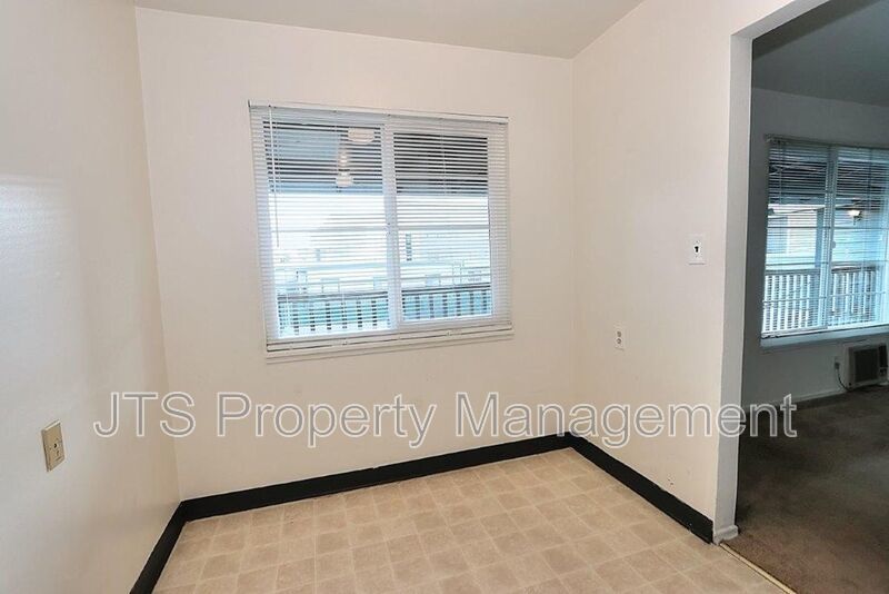 Updated Upstairs 1 Bedroom Across the Street from UC Davis! property image