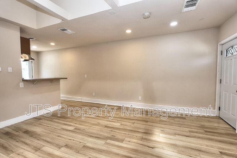 Cozy Carmichael Unit Available Now! property image