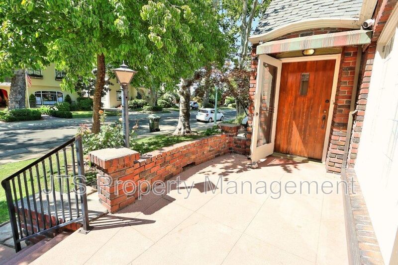 Incredible East Sacramento Home for Rent! property image