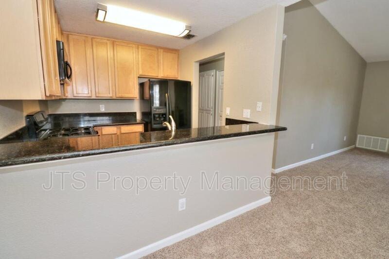 Upper Level Condo For Rent in Trinity Woods! property image
