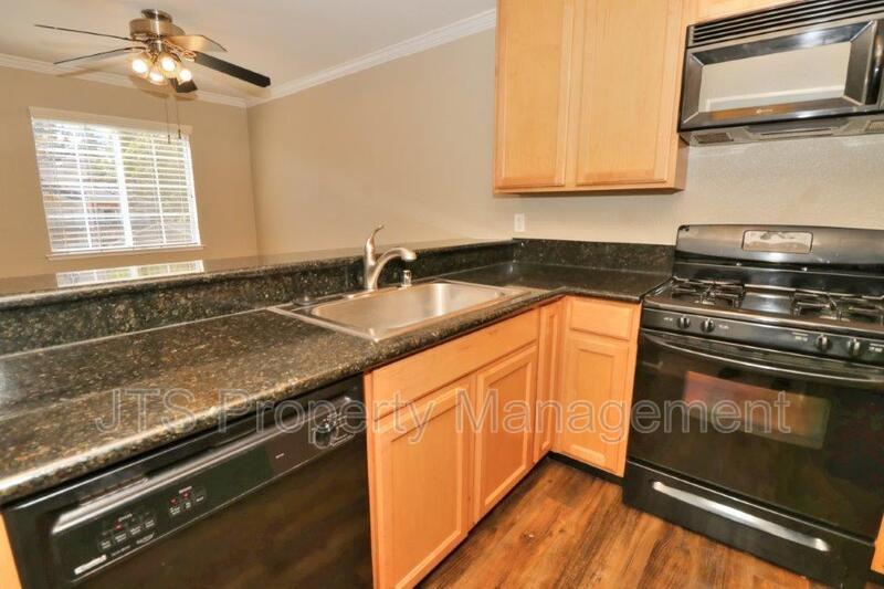 Upper Level Condo For Rent in Trinity Woods! property image