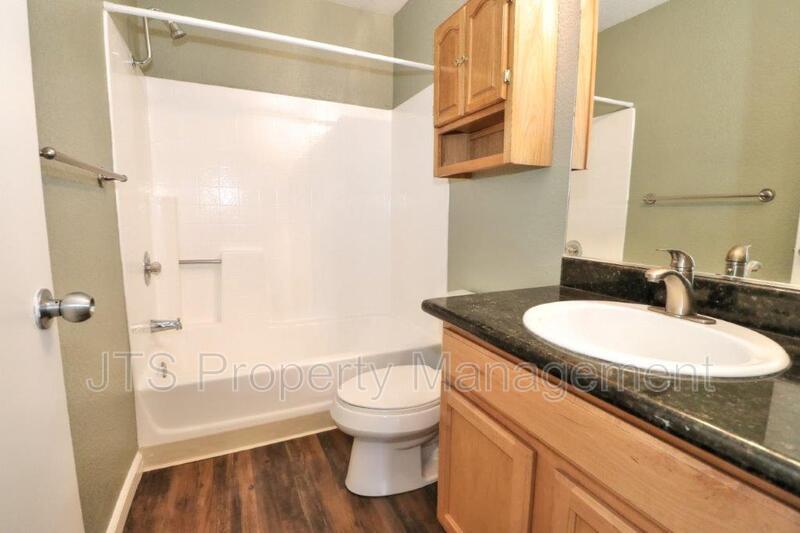 Upper Level Condo For Rent in Trinity Woods! property image