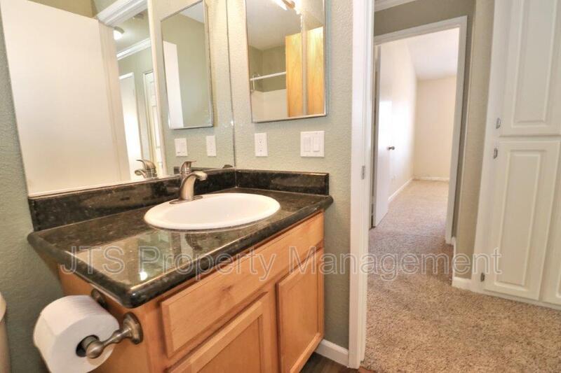 Upper Level Condo For Rent in Trinity Woods! property image