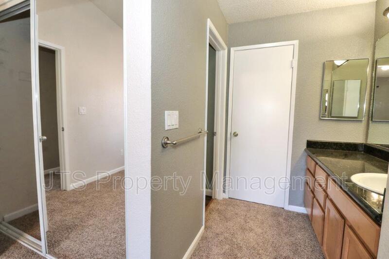 Upper Level Condo For Rent in Trinity Woods! property image