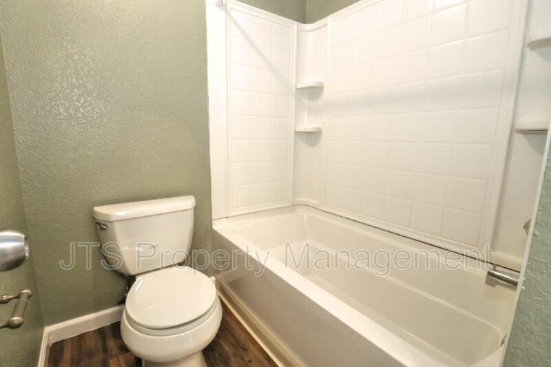 Upper Level Condo For Rent in Trinity Woods! property image