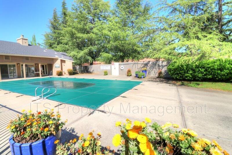 Upper Level Condo For Rent in Trinity Woods! property image