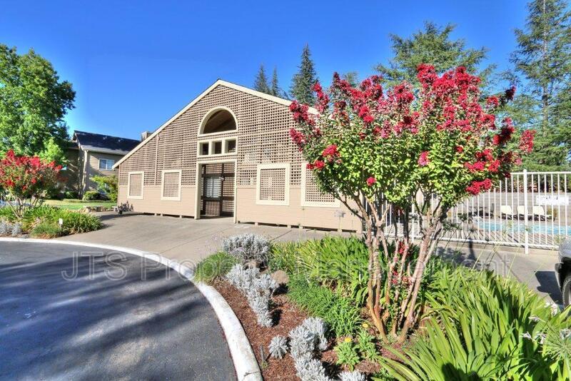 Upper Level Condo For Rent in Trinity Woods! property image