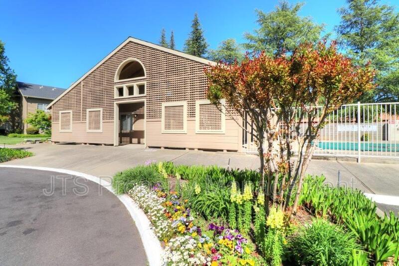 Upper Level Condo For Rent in Trinity Woods! property image