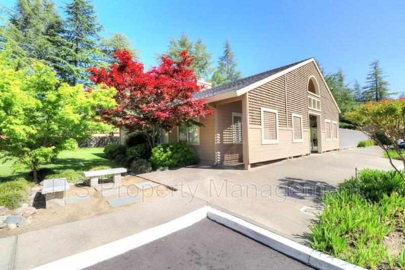 Upper Level Condo For Rent in Trinity Woods! property image