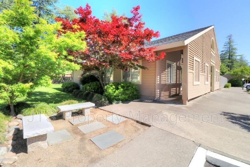 Upper Level Condo For Rent in Trinity Woods! property image