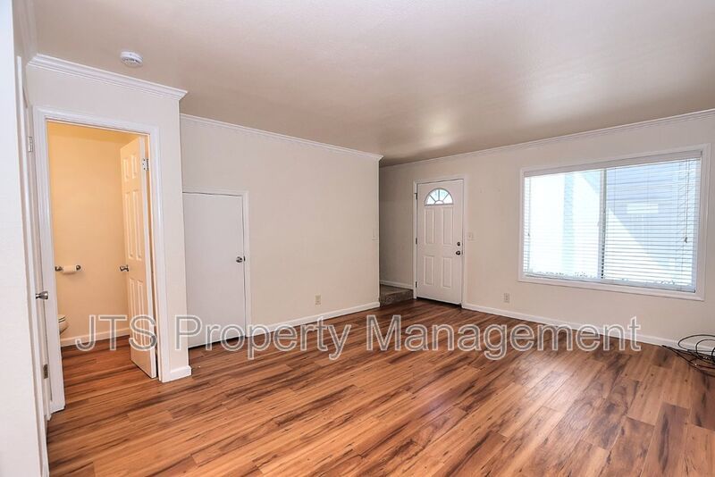 Condo For Rent Steps From Community Pool! property image