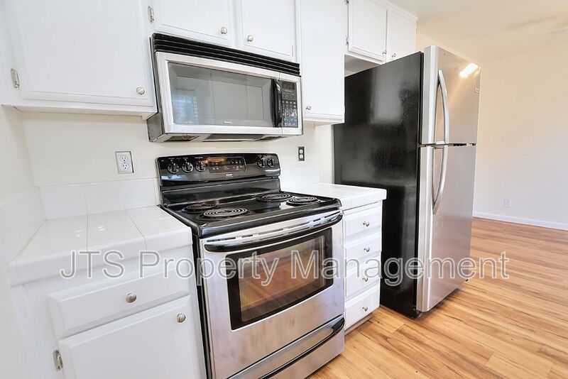 Condo For Rent Steps From Community Pool! property image