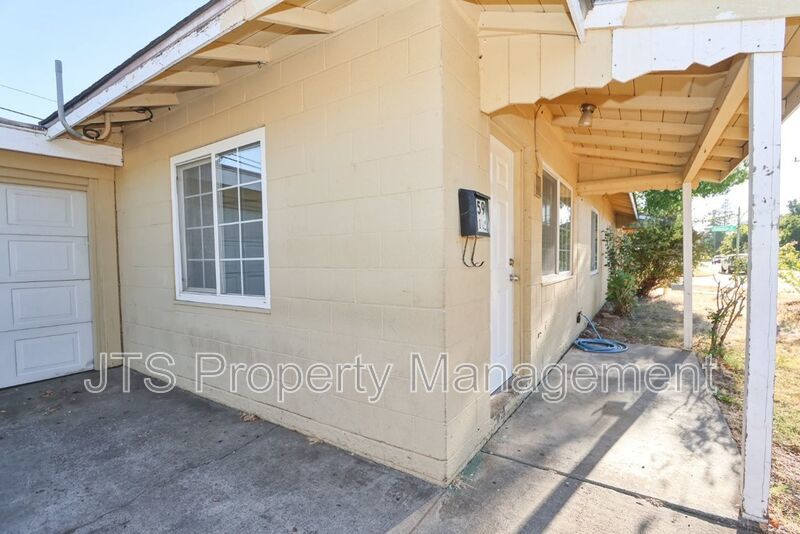 Cozy 2 bed 1 bath Unit in South Tahoe Park! property image