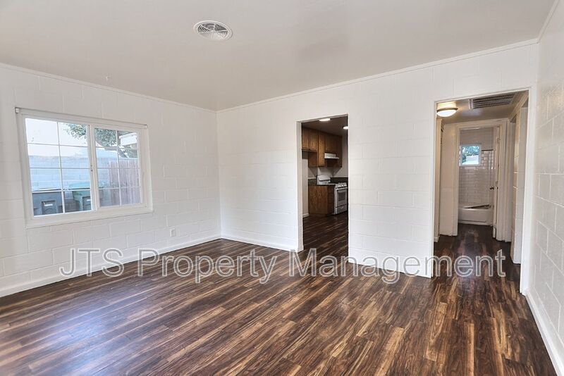 Cozy 2 bed 1 bath Unit in South Tahoe Park! property image