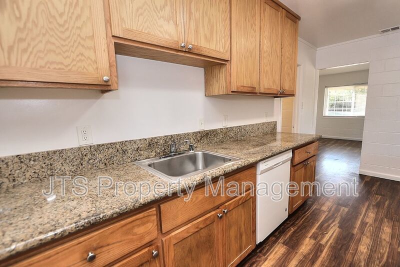 Cozy 2 bed 1 bath Unit in South Tahoe Park! property image