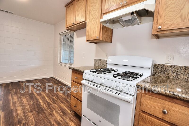 Cozy 2 bed 1 bath Unit in South Tahoe Park! property image