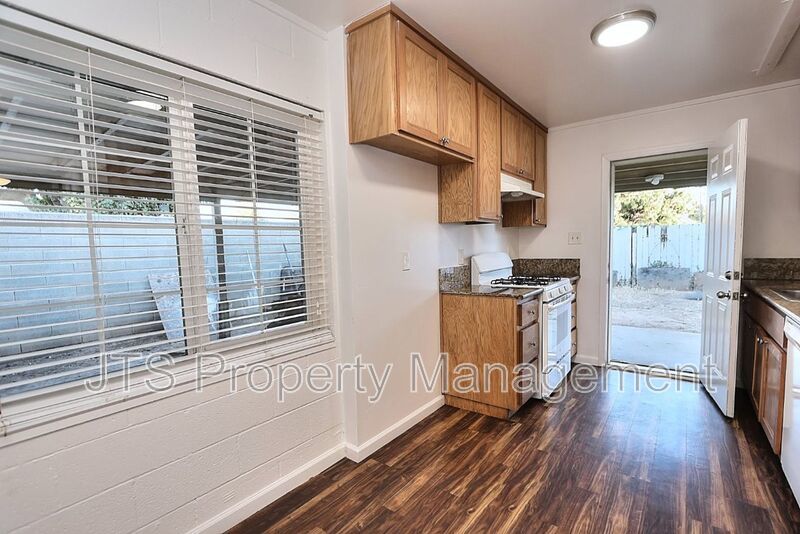 Cozy 2 bed 1 bath Unit in South Tahoe Park! property image