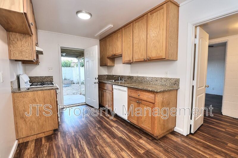 Cozy 2 bed 1 bath Unit in South Tahoe Park! property image