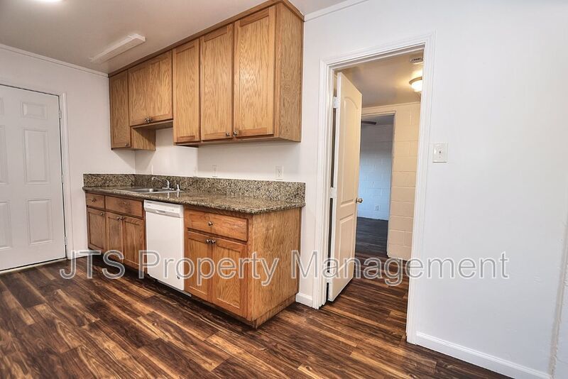 Cozy 2 bed 1 bath Unit in South Tahoe Park! property image