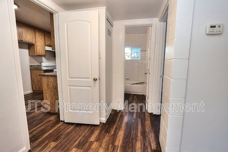 Cozy 2 bed 1 bath Unit in South Tahoe Park! property image