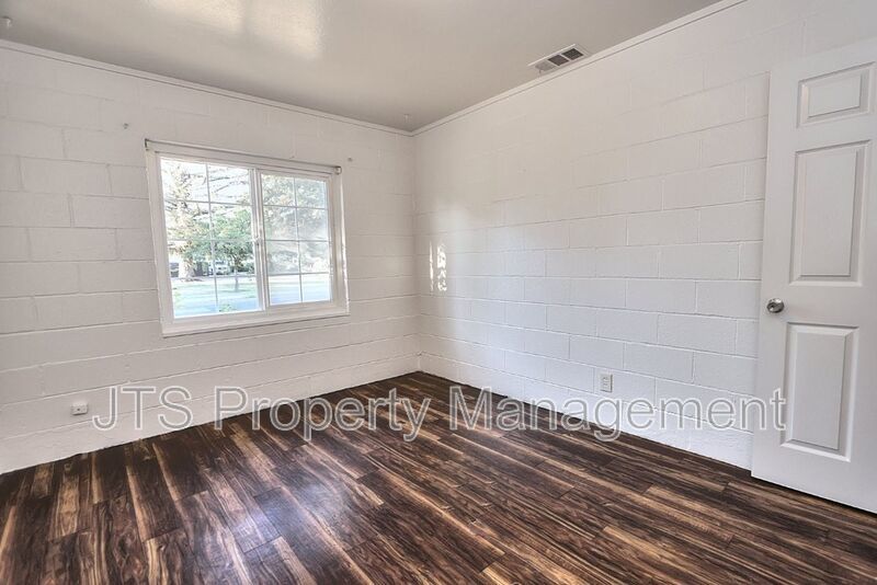 Cozy 2 bed 1 bath Unit in South Tahoe Park! property image