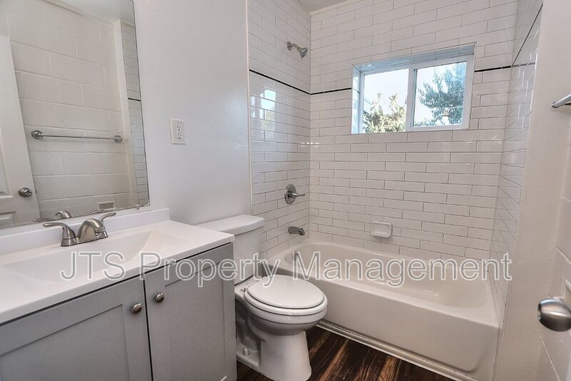 Cozy 2 bed 1 bath Unit in South Tahoe Park! property image