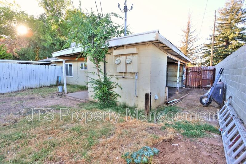 Cozy 2 bed 1 bath Unit in South Tahoe Park! property image