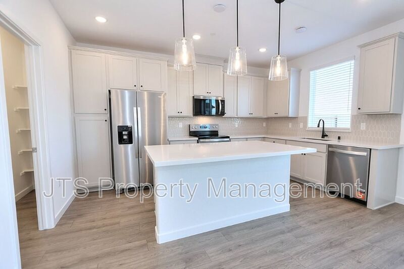 Beautiful West Roseville New Construction Home for Rent Now! property image