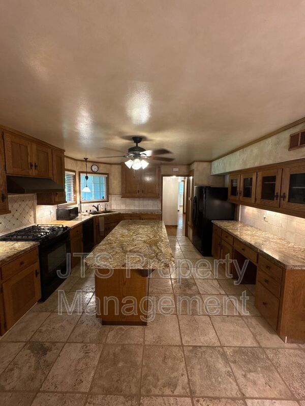 Beautiful Carmichael Home in Established Neighborhood for Rent! property image