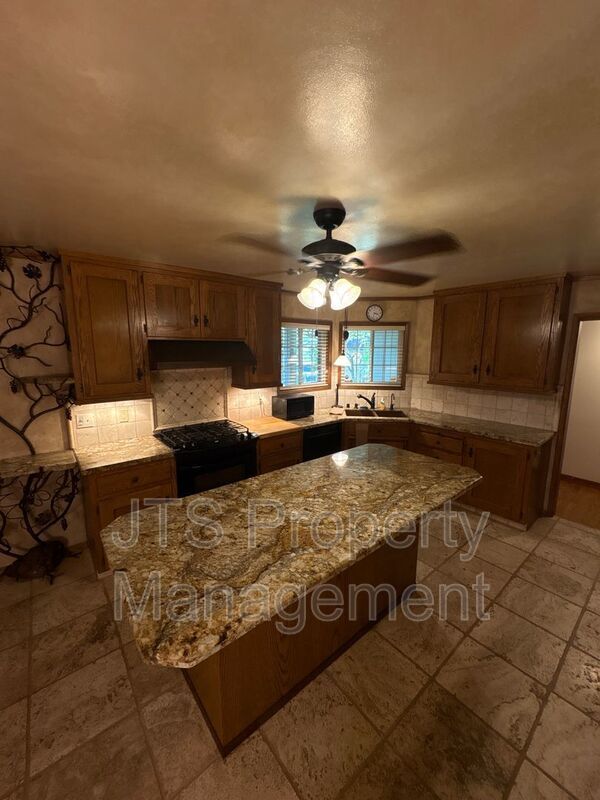 Beautiful Carmichael Home in Established Neighborhood for Rent! property image