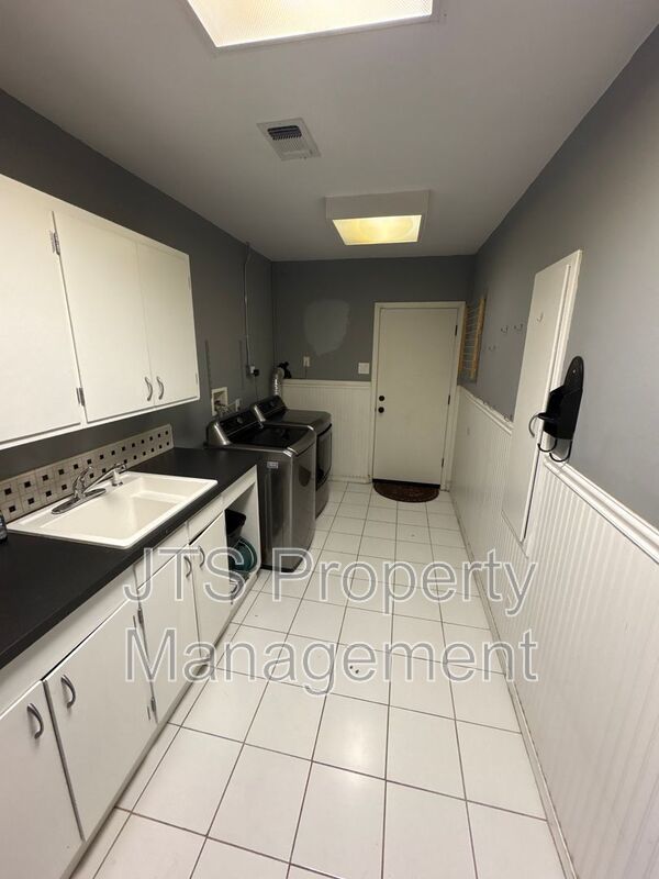 Resort-Style Retreat in Rancho Cordova for Rent property image