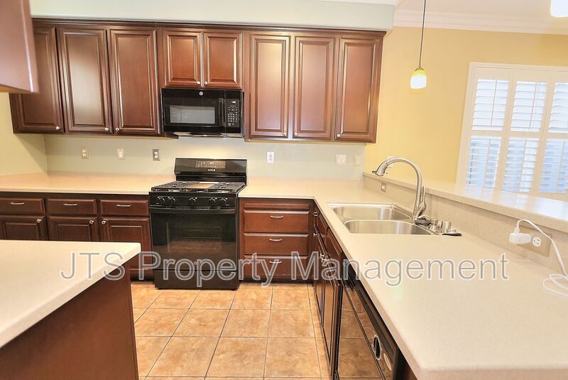 Beautiful West Sacramento Home Available Now! property image