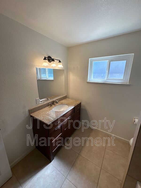 2 Bedroom House with Backyard for Rent! property image