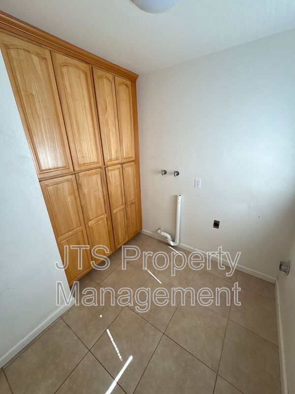 2 Bedroom House with Backyard for Rent! property image