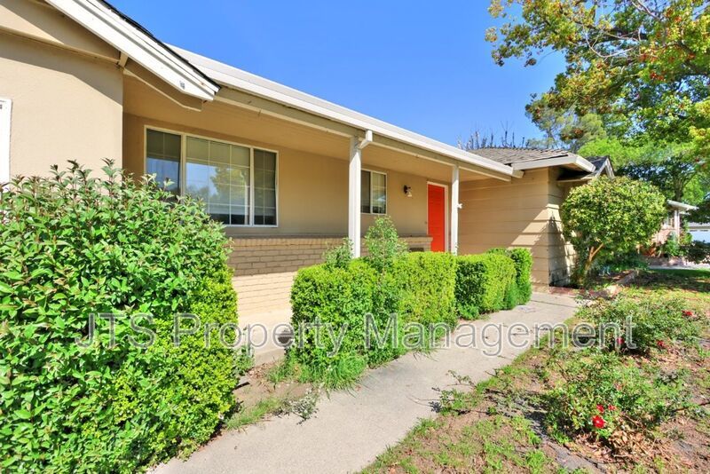 Beautiful Ranch Style 1 Level S. Land Park Drive Home with a Pool! property image