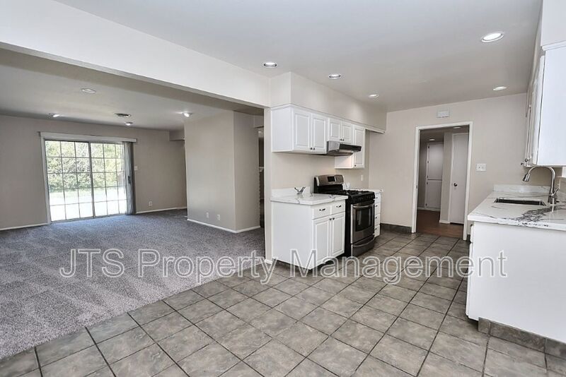 Beautiful Ranch Style 1 Level S. Land Park Drive Home with a Pool! property image