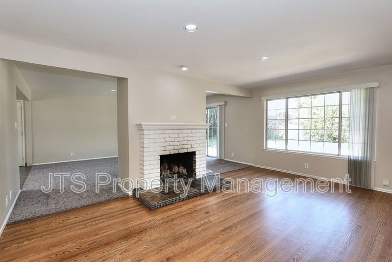 Beautiful Ranch Style 1 Level S. Land Park Drive Home with a Pool! property image