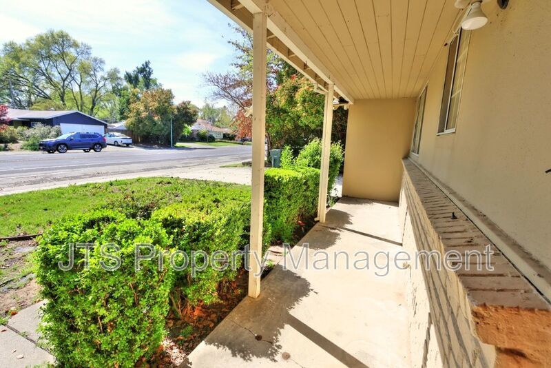 Beautiful Ranch Style 1 Level S. Land Park Drive Home with a Pool! property image