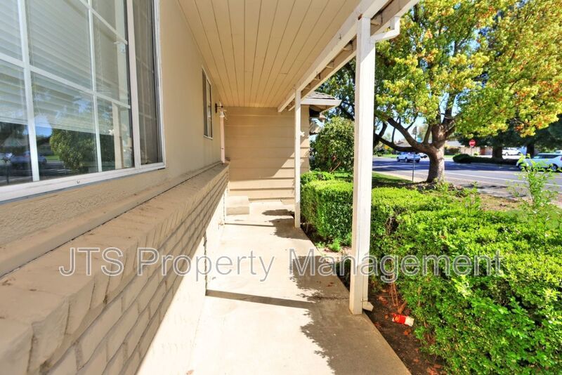 Beautiful Ranch Style 1 Level S. Land Park Drive Home with a Pool! property image