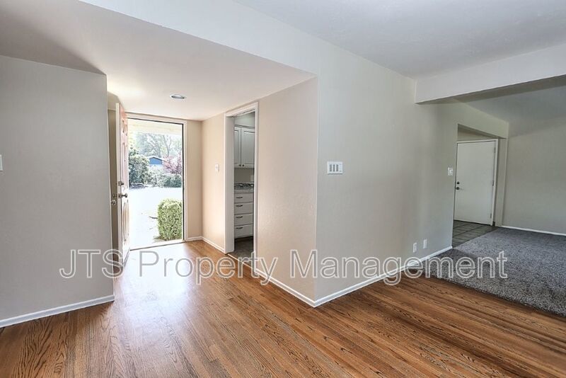 Beautiful Ranch Style 1 Level S. Land Park Drive Home with a Pool! property image