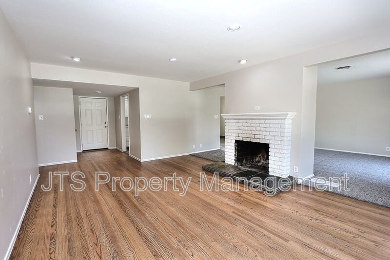 Beautiful Ranch Style 1 Level S. Land Park Drive Home with a Pool! property image