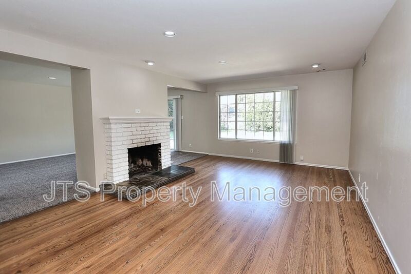 Beautiful Ranch Style 1 Level S. Land Park Drive Home with a Pool! property image