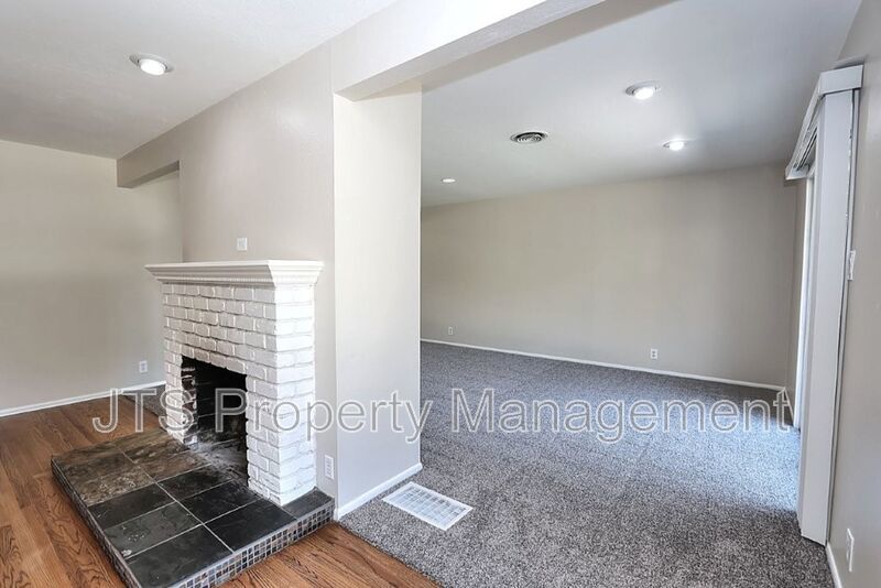 Beautiful Ranch Style 1 Level S. Land Park Drive Home with a Pool! property image