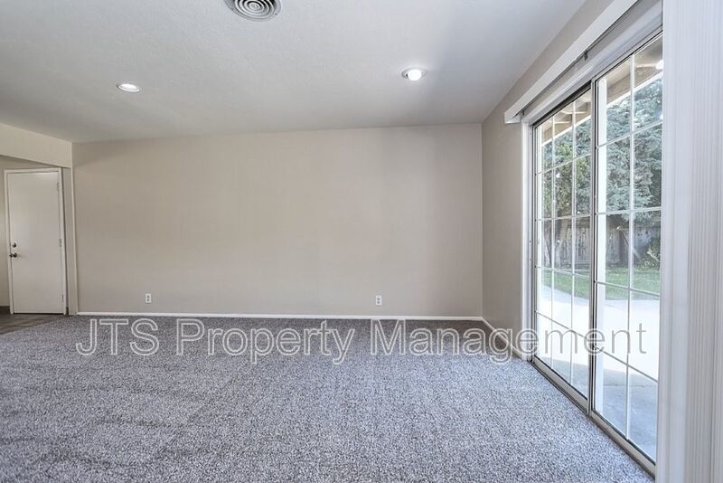 Beautiful Ranch Style 1 Level S. Land Park Drive Home with a Pool! property image