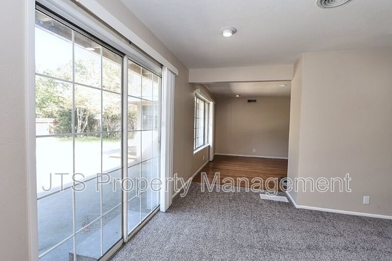 Beautiful Ranch Style 1 Level S. Land Park Drive Home with a Pool! property image