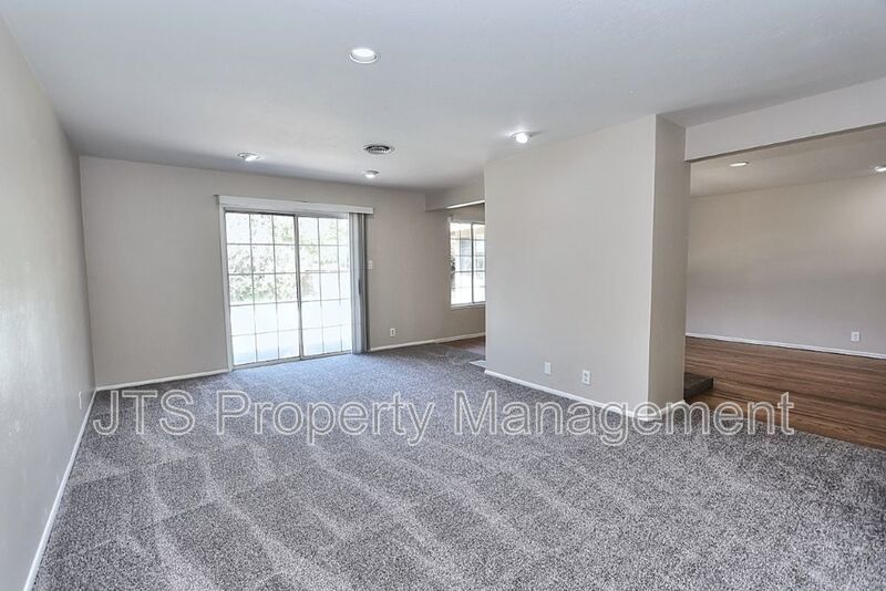 Beautiful Ranch Style 1 Level S. Land Park Drive Home with a Pool! property image